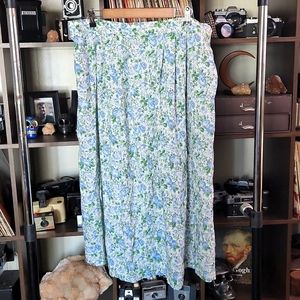 20W VTG Floral Skirt w/Pockets!